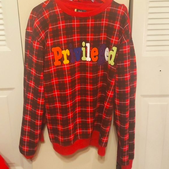 🎈Red plaid 2x sweatshirt - Picture 2 of 2